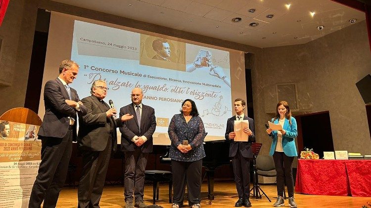 Un momento della premiazione del concorso dedicato nel 2023 all'Anno Perosiano (archivio)