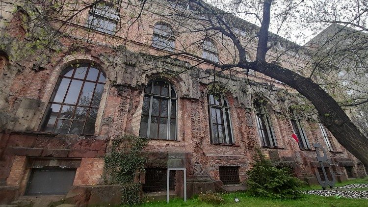 Dieses Warschauer Gebäude zeigt noch die Spuren der Kämpfe des Zweiten Weltkriegs