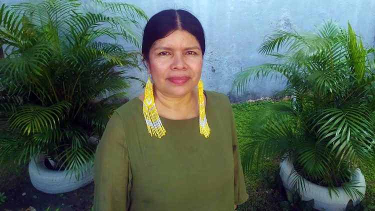 
                    Sínodo: Patrícia Gualinga é indígena do povo Kichwa de Sarayaku 
                