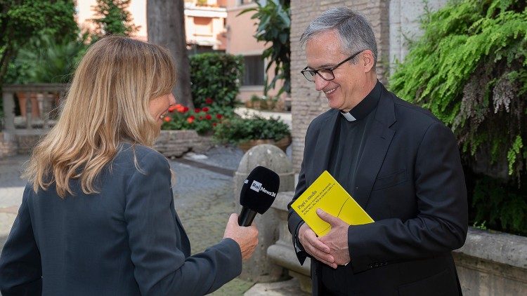 Monsignor Dario Viganò, curatore del volume