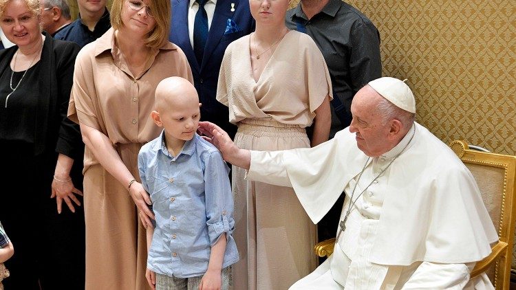 
                    Papa a crianças com câncer da Polônia: lembrem-se de que Jesus está sempre com vocês!
                