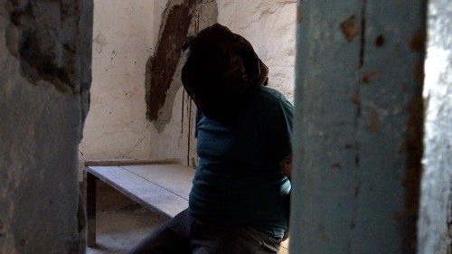Francesco: liberare i prigionieri di guerra, la tortura è disumana