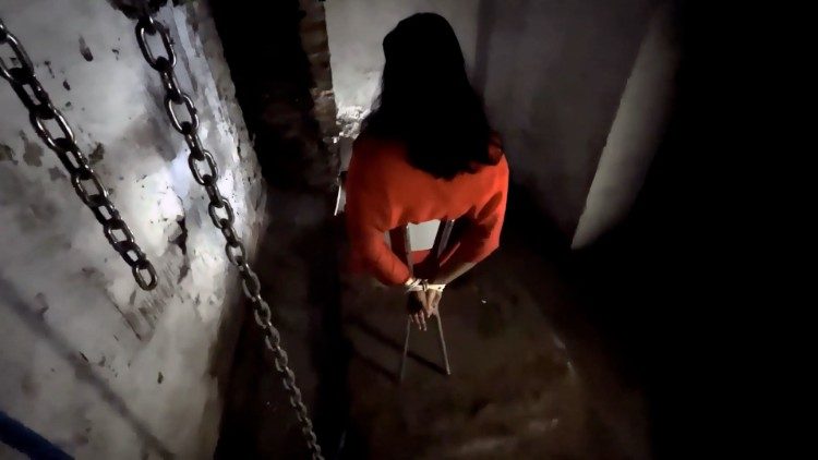 
                    Estudio 9. El nuevo Video del Papa: enérgico llamamiento a la abolición de la tortura
                