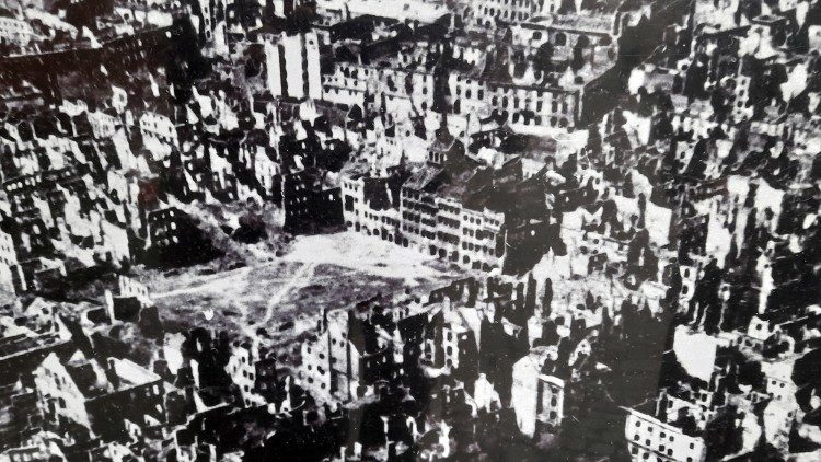 Eine Aufnahme Warschaus nach seiner Zerstörung durch die deutschen Besatzer