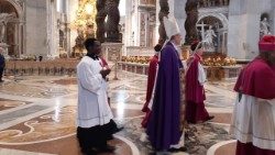 Slujbă de pocăință în bazilica San PIetro după  recenta profanare a altarului mare