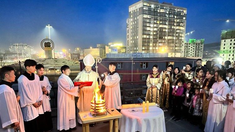 Cardinal Giorgio Marengo with the faithful of Mongolia