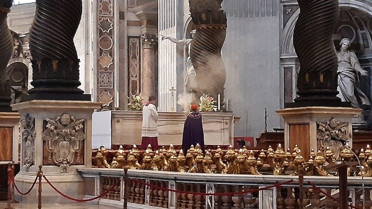 Bußritus am Confessio-Altar im Petersdom mit Kardinal Gambetti