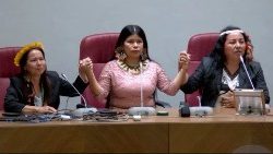 Diálogo sobre a Amazônia com três mulheres indígenas