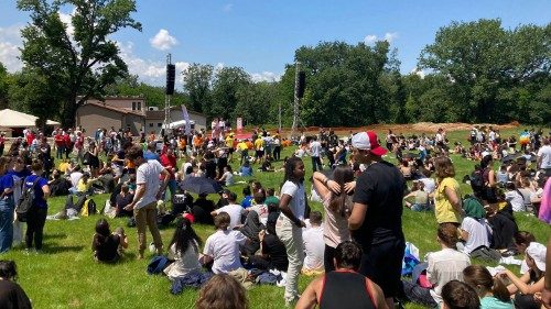 Rondine, una marcia per la pace ha aperto il Festival sul conflitto