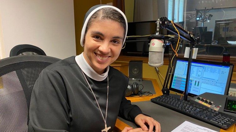 Irmã Grazielle nos estúdios da Rádio Vaticano