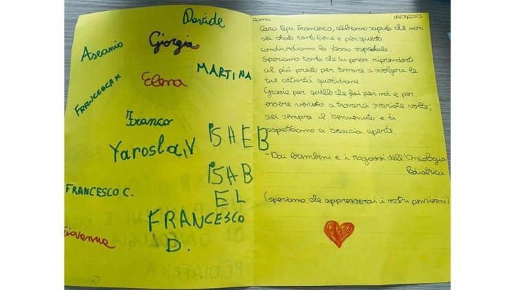Dopis dětí z onkologického oddělení nemocnice Gemelli, adresovaný papeži Františkovi