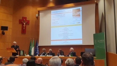 Lombardi: Vatikanmedien mussten reformiert werden