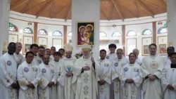 Mons. Gallagher, alături de cardinalul Giorgio Marengo și de membri ai clerului din Mongolia (Ulan Bator, 13 iunie 2023) 