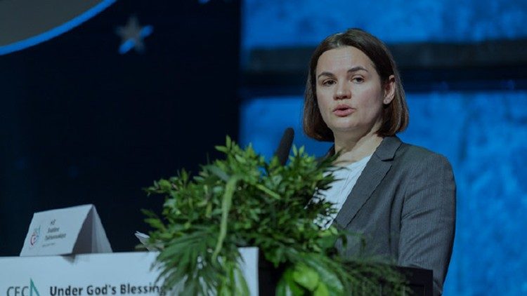 La politica bielorussa Sviatlana Tsikhanouskaya all'Assemblea (© Albin Hillert/CEC)