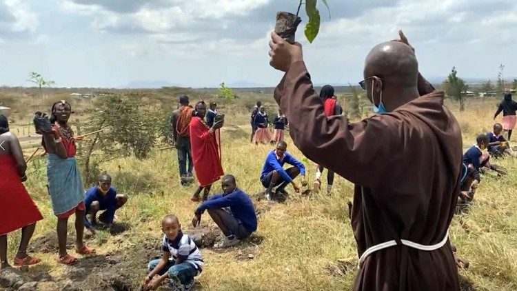 La festa della benedizione degli alberi in Kenya