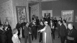 Paul VI. begegnet Renato Guttuso während der Einweihung der Ausstellung am 23. Juni 1973