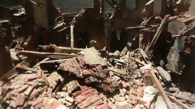 Ein Modell zeigt die Ruine eines Hauses in der von den Deutschen systematisch zerstörten Warschauer Altstadt