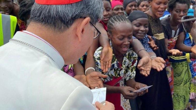 Kardinál Tagle v Gomě