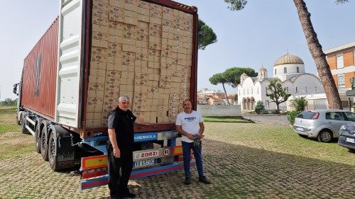 Il Papa invia Krajewski in Ucraina con un carico di viveri e farmaci