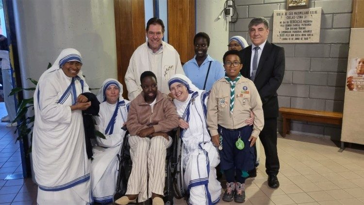 Young Edna in her parish in Lisbon