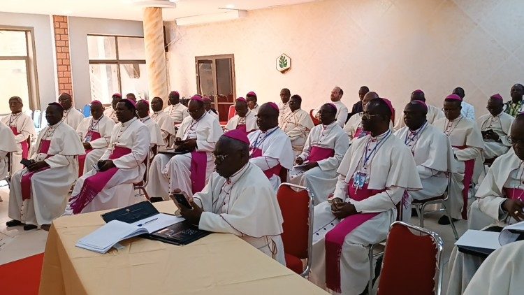 Les évêques membres de la Conférence épiscopale nationale du Congo (Cenco), au cours de leur assemblée plénière du 19 au 22 juin 2023 à Lubumbashi (RDC).