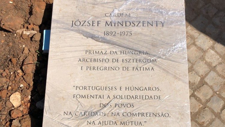 A Mindszenty-szobor felirata