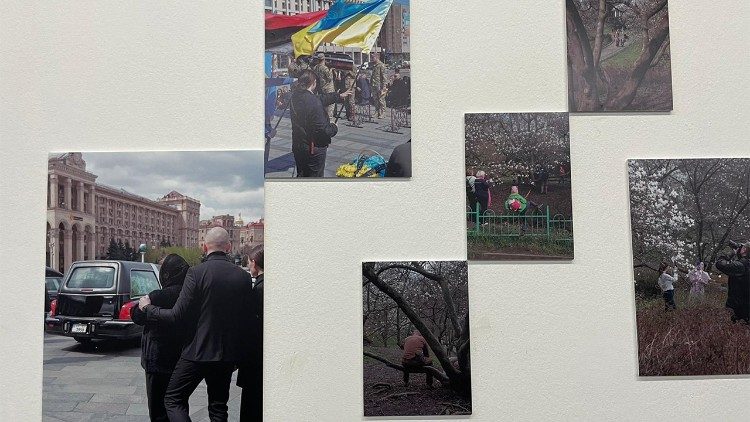 Menschen in der Ukraine machen sich gegenseitig Mut