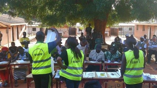 Guiné-Bissau - Contagem dos votos das eleições legislativas de domingo 4-6-23