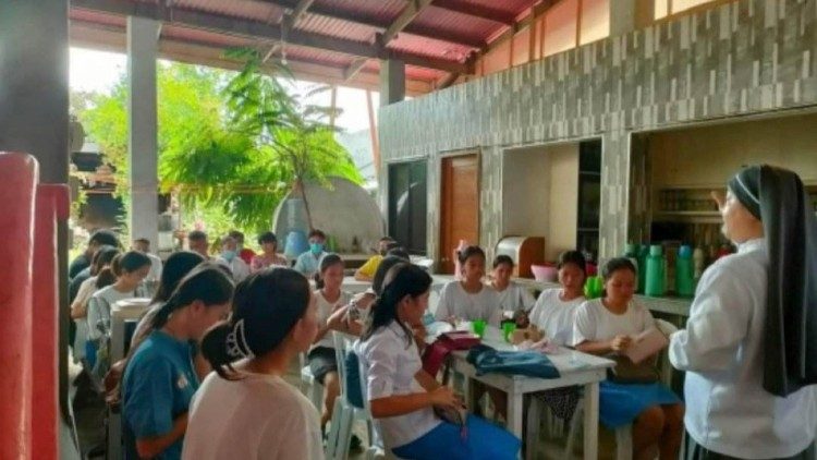 Filipina LIHM sister educating young people (courtesy of Sr. Agustiniada Ouano)