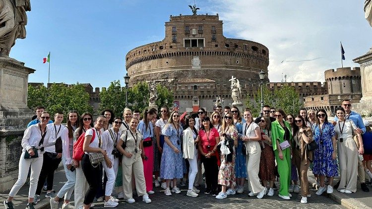 Mladi hodočasnici iz Župe Srca Isusova Prozor iz Rame u Bosni i Hercegovini u posjetu Rimu i Vatikanu