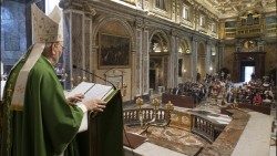 Erdő Péter bíboros szentbeszédet mond a Római Szent Franciska-bazilikában
