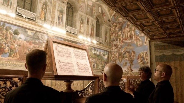 L'interprétation d'une pièce de Josquin Desprez dans la tribune de la chapelle Sixtine.