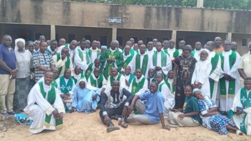 Un siècle d'évangélisation au Tchad, prêtres et religieux s'organisent
