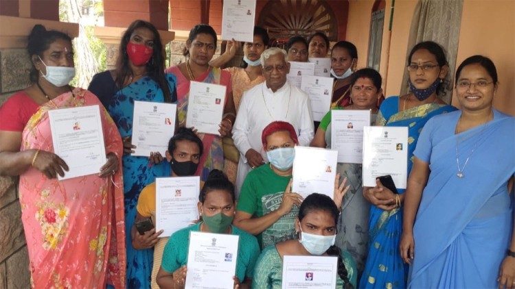 As pessoas atendidas na Índia (foto: Nee Thodu Society for transgender persons)
