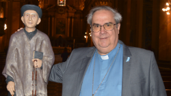 Monseñor Ángel Sixto Rossi S.J. es arzobispo de Córdoba y ha trabajado como Consiliario de la Provincia Argentino-Uruguaya de la Compañía de Jesús, con sede en la Residencia Principal de la Compañía en Córdoba, y como Coordinador del Equipo Misionero Itinerante y Asistente Espiritual de la Fundación Manos Abiertas.