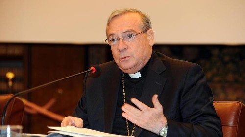 Le futur cardinal Marchetto, une vie au service des migrants et du Concile