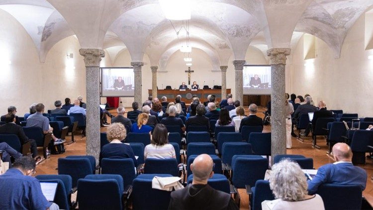 Il confronto sulle sfide e le criticità poste dall'Intelligenza Artificiale, in un colloquio all'Università cattolica del Sacro Cuore a Milano