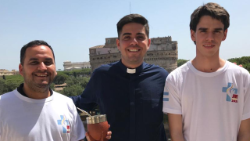 El seminarista Ignacio Loza y los jóvenes Martín Alonzo y Matías Leiva visitaron Radio Vaticana tras el encuentro con el Papa Francisco.