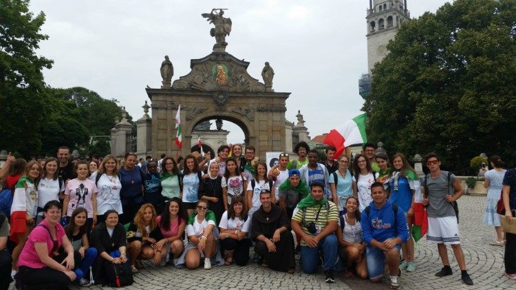 Grupos de jóvenes de la diócesis de Asís en la JMJ de Madrid 2011 y Río 2013   