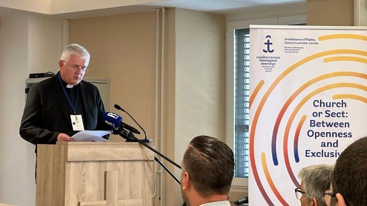 L'arcivescovo di Rijeka Mate Uzinic apre gli Incontri Teologici del Mediterraneo del 2023