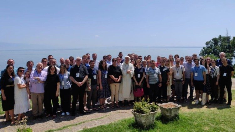 Foto di gruppo dei partecipanti agli Incontri Teologici del Mediterraneo 2023
