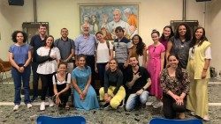Jovens de Goiás a caminho da JMJ de Lisboa visita a Rádio Vaticano