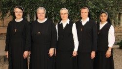 Novo vrhovno vodstvo šolskih sester sv. Frančiška Kristusa Kralja.