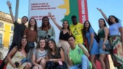 Jovens que participam da JMJ em Lisboa
