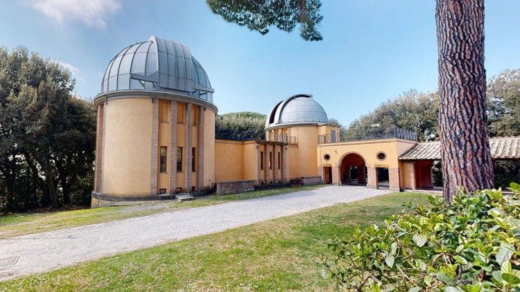 Седалището на ватиканската обсерватория в Кастел Гандолфо