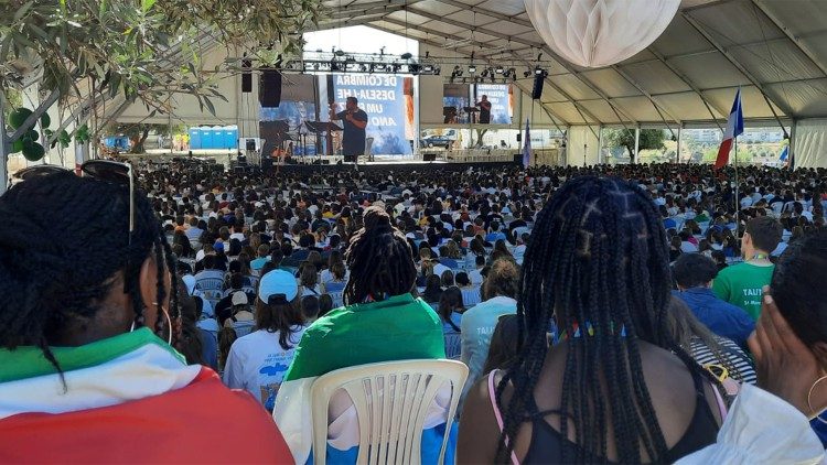 A nagysátor 4000 fiatallal Coimbrában az előtalálkozón
