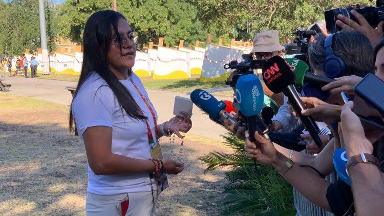 Yesvin, la chica guatemalteca que recibió la confesión del Papa