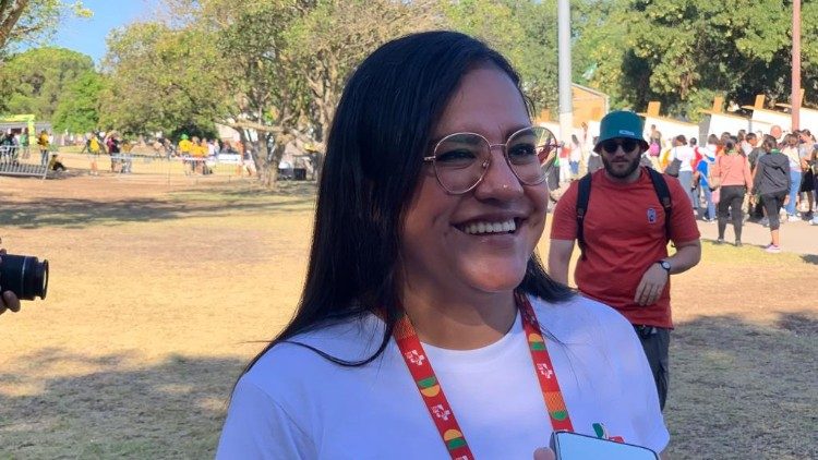 Il sorriso di Yesvi, 33 anni, volontaria del Guatemala, la seconda a confessarsi con il Papa