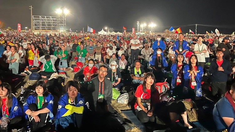 WYDリスボン大会：記念ミサの前夜祭に参加する日本公式巡礼団　2023年8月6日　リスボン・テジョ公園