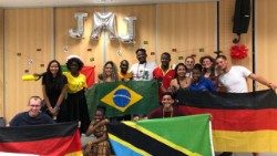 Das Bistum Würzburg hat einer Gruppe junger Pilger aus Tansania die Teilnahme am Weltjugendtag in Lissabon ermöglicht
